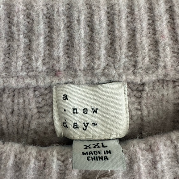 A New Day Cropped Crewneck pullover sweater - Picture 5 of 7